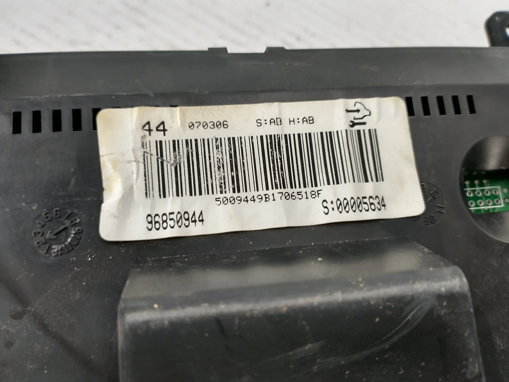 Pre-Owned 08 09 Saturn VUE Speedometer Head Cluster OEM (Good)