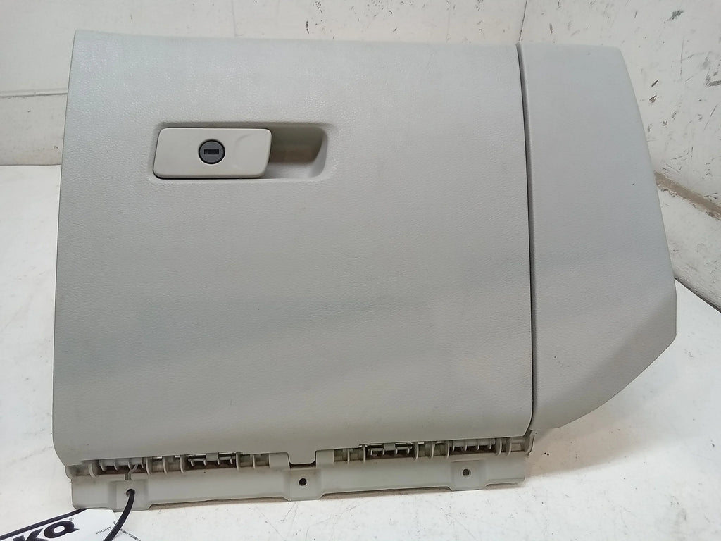 Pre-Owned 17 Jeep Renegade Glove Box OEM (Good)