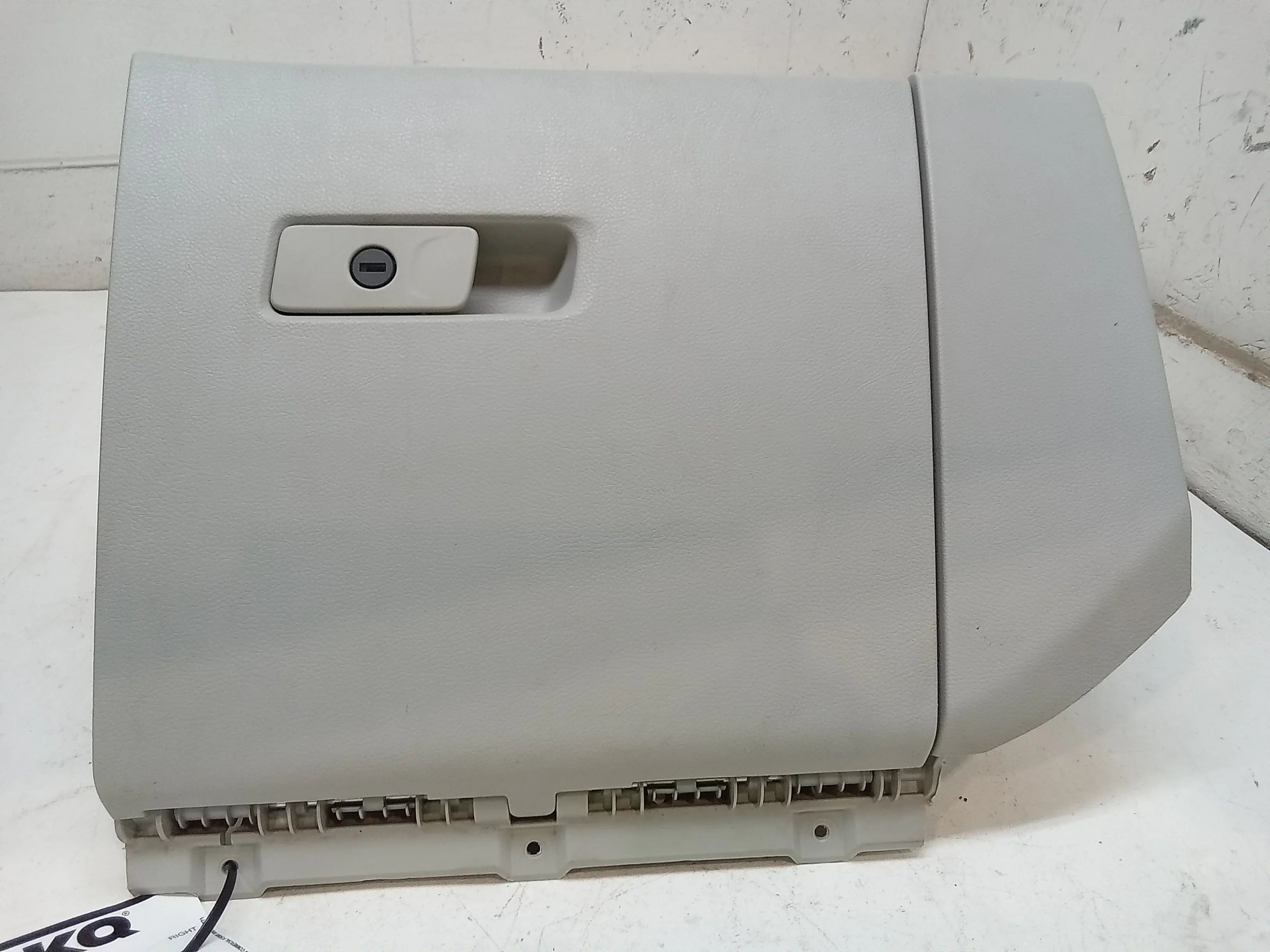 Pre-Owned 17 Jeep Renegade Glove Box OEM (Good)