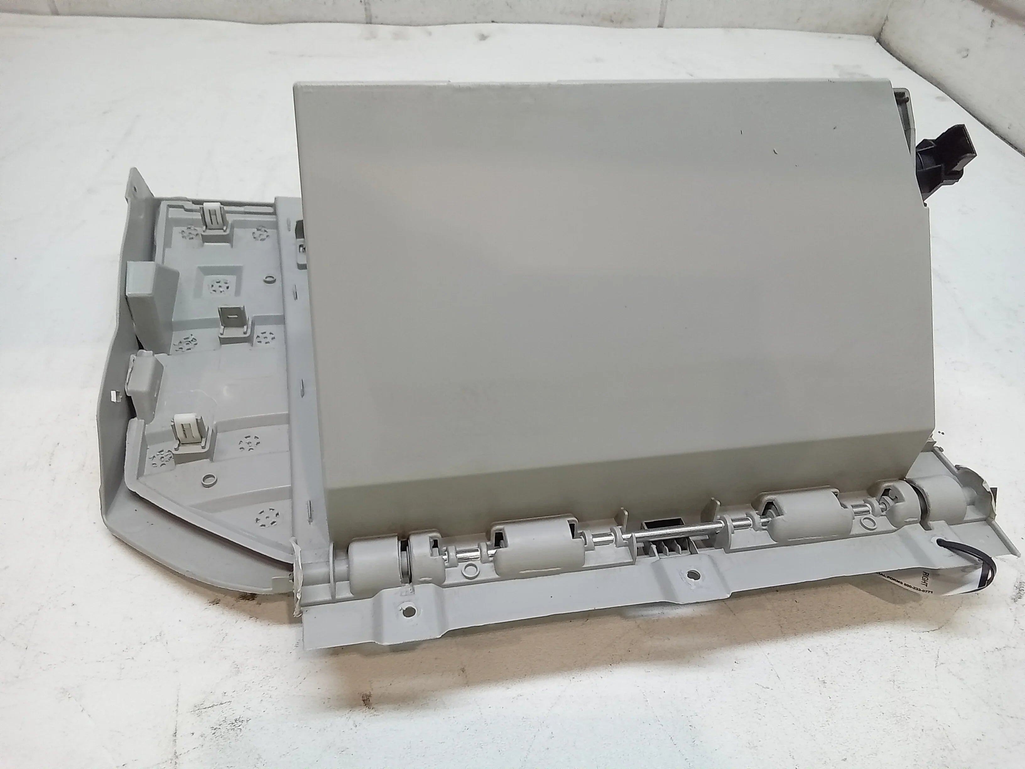 Pre-Owned 17 Jeep Renegade Glove Box OEM (Good)