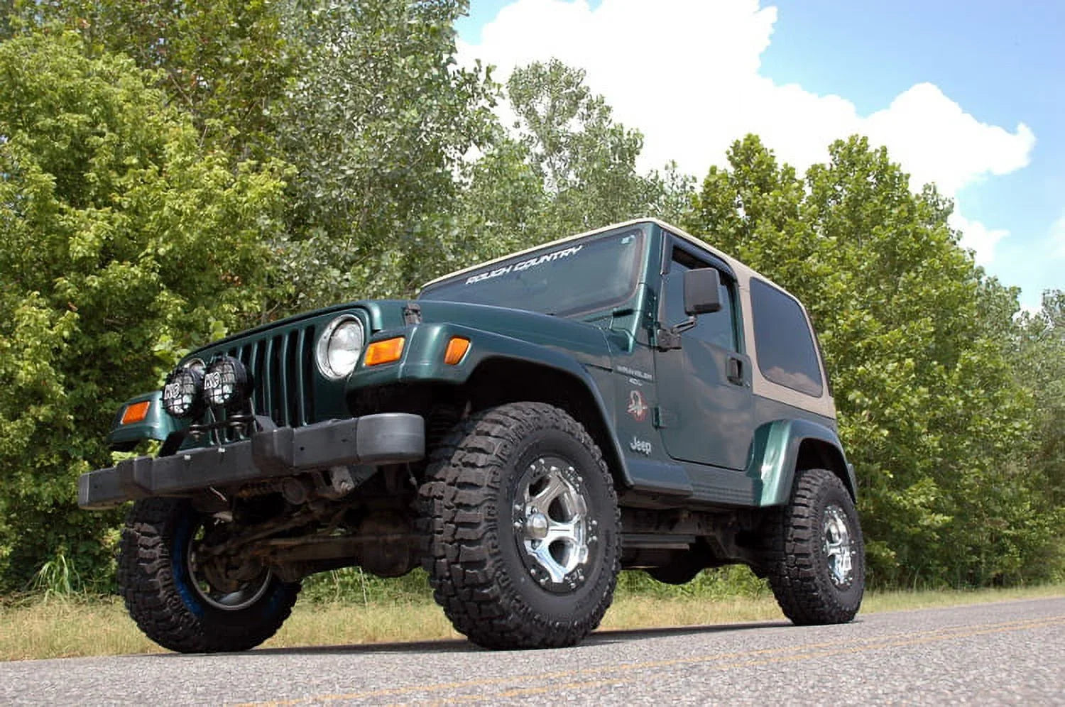 Rough Country 2" V2 Suspension Lift Kit for 97-06 Jeep Wrangler TJ/LJ - 65870 Fits select: 1998-2002 JEEP WRANGLER / TJ SPORT, 1997 JEEP WRANGLER / TJ SE