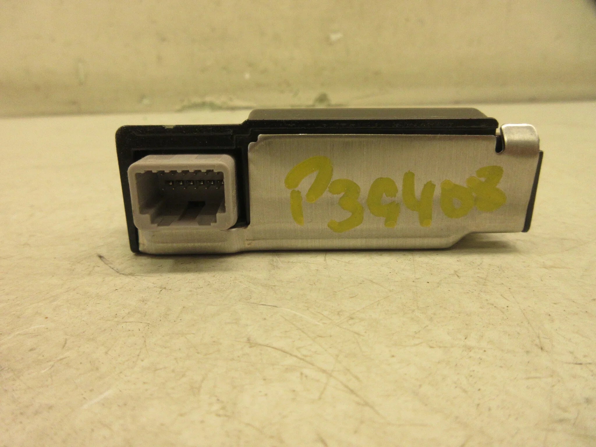 Pre-Owned 17-20 Toyota Prius Windshield Mounted Lane Departure Warning Camera OEM LKQ (Good)