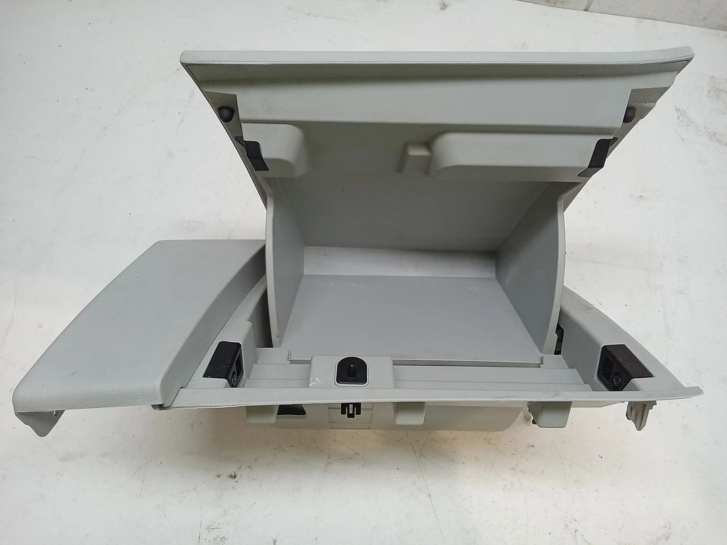 Pre-Owned 17 Jeep Renegade Glove Box OEM (Good)